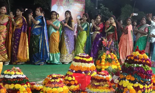 'Saddula Bathukamma' celebrations held at Hussain Sagar in Hyderabad